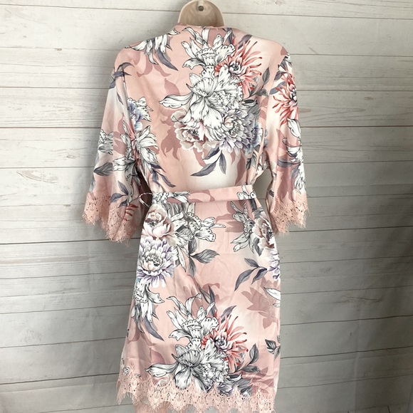 Le Rose Sz S/M Fringe Lace Trim Tie Front Floral Robe Pink Gray & Purple - Picture 6 of 8